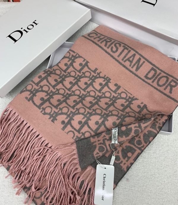 Палантин расцветка Christian Dior